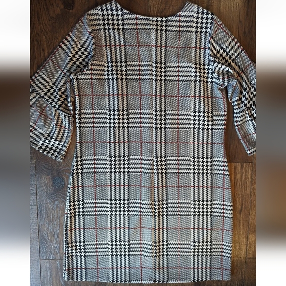 Violet B Woman's Houndstooth W/ Red Accent Dress Size 1X Stretch Bell Sleeves. - Picture 15 of 16